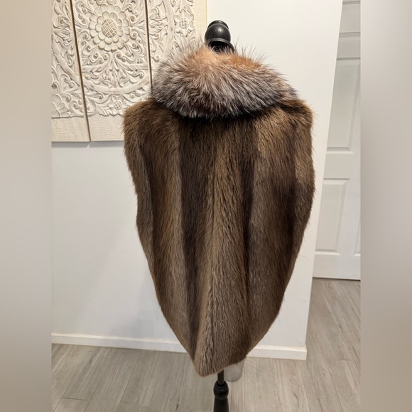 Luxurious Brown and Cream Fur Vest - Picture 5 of 6